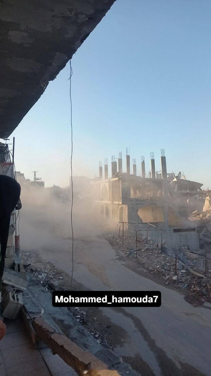 以色列军队违反停火协议对加沙市拜特拉希亚区以西的路口发动袭击，造成2人死亡。巴以