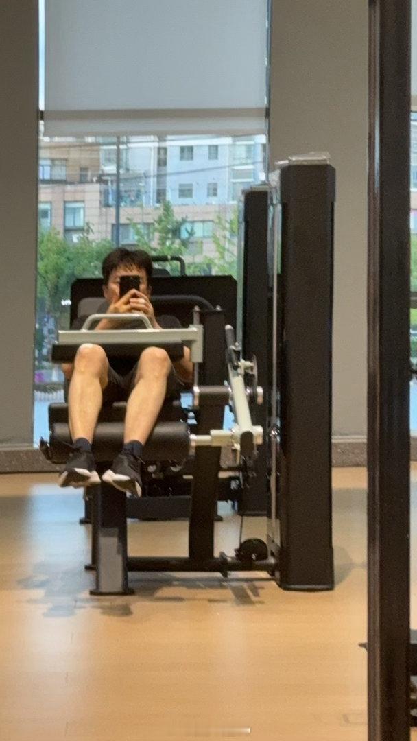每天晚饭后健身运动是这样的（如图所示）:先40分钟的爬坡跑步+ 20分钟左右的抗