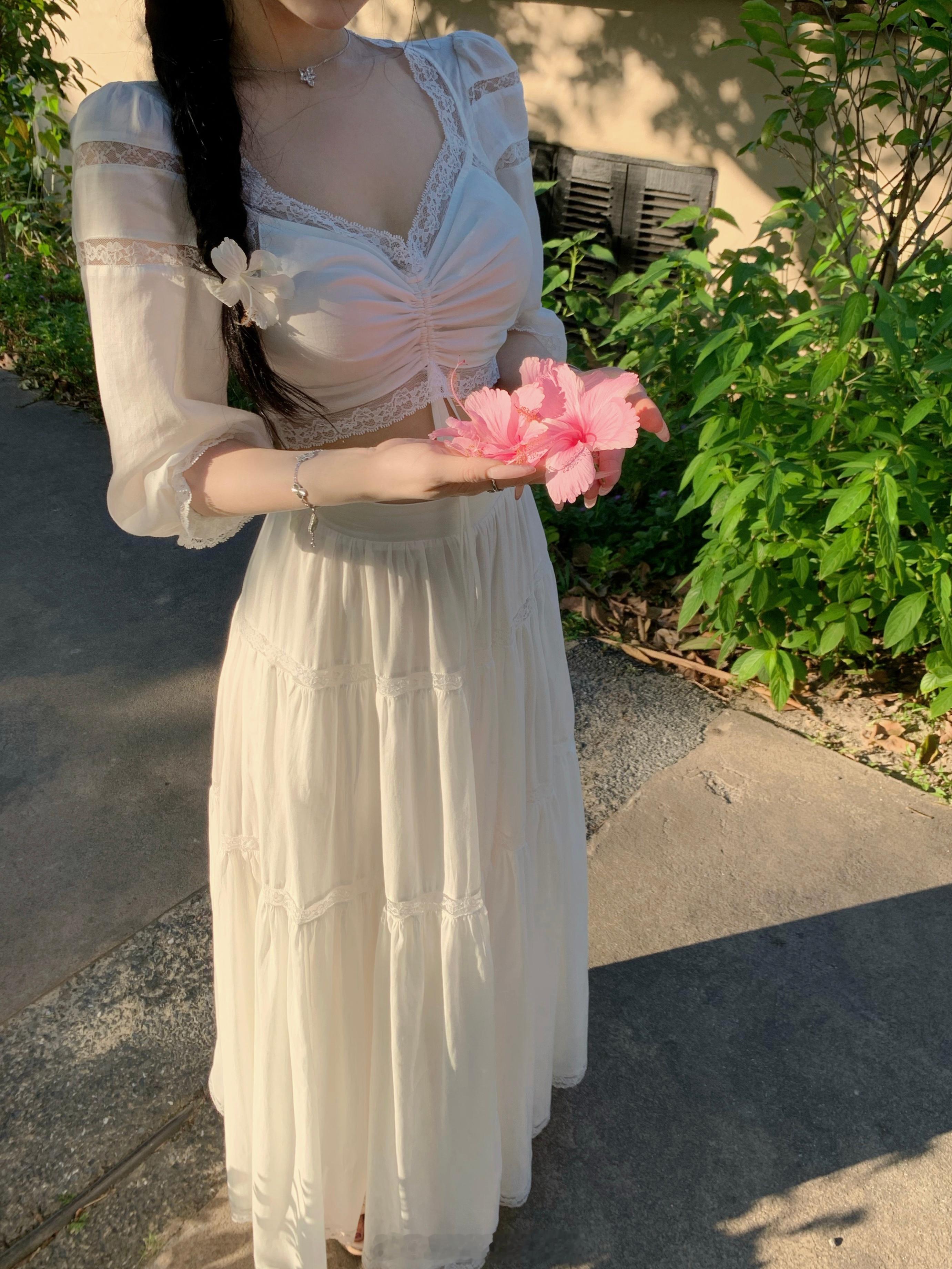 感觉大家很少会去看详情页别的图，所以我准备吭哧吭哧挑点图搬过来