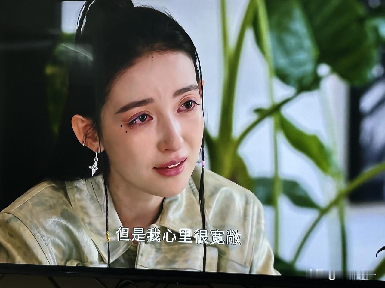 身价过亿的美女宁可打工辛苦开小店，也不愿继承亿万家产，原因竟然是这……


尤琪