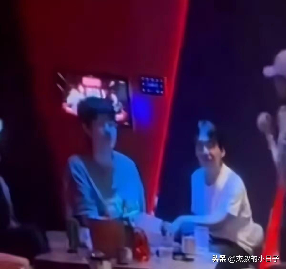 去个商K怎么了？这也大惊小怪？

最近郭麒麟和刘昊然被曝光说是去了上海一家商K！