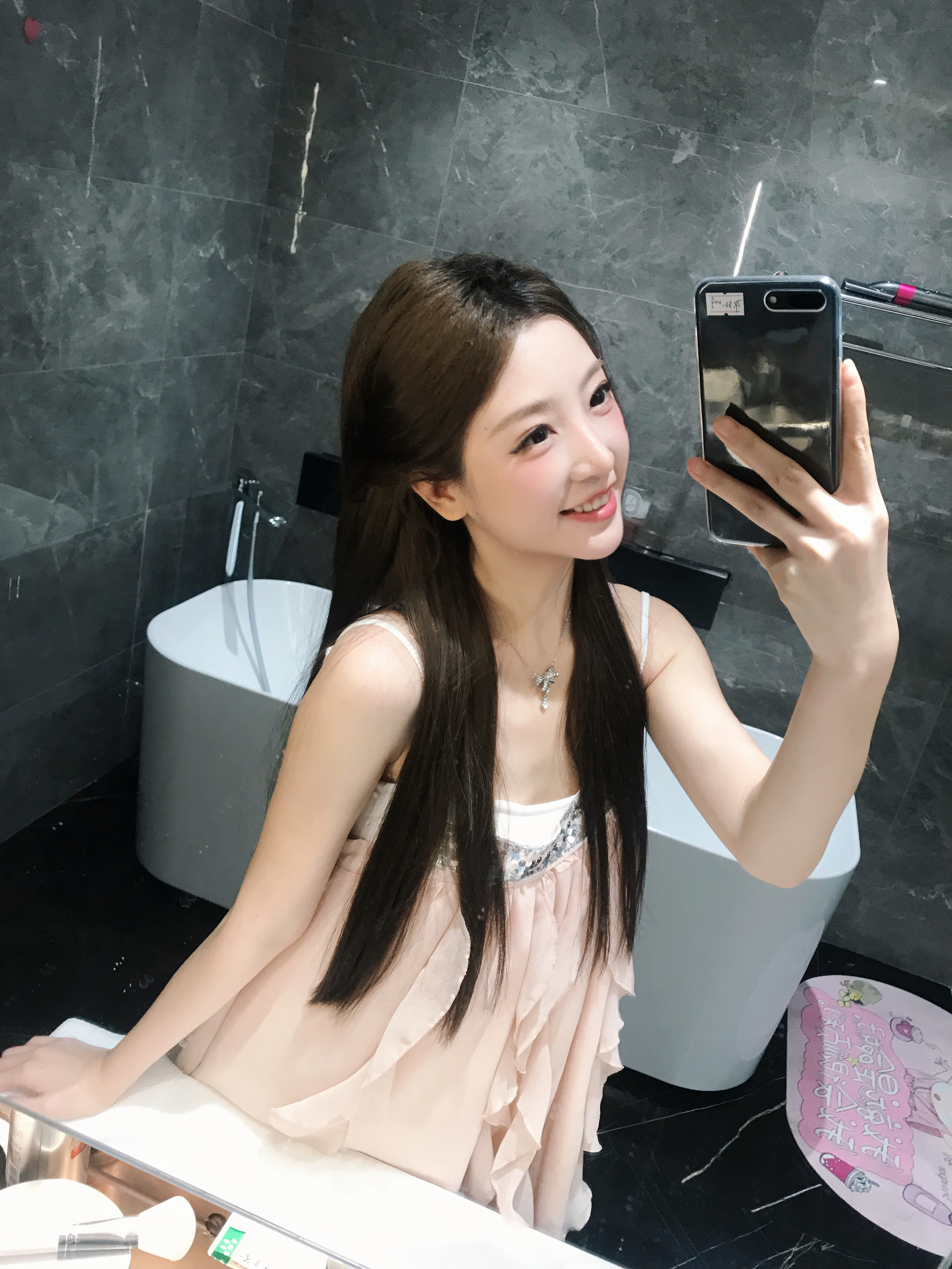 其实你也才只是一个二十岁出头的小女孩🎀 