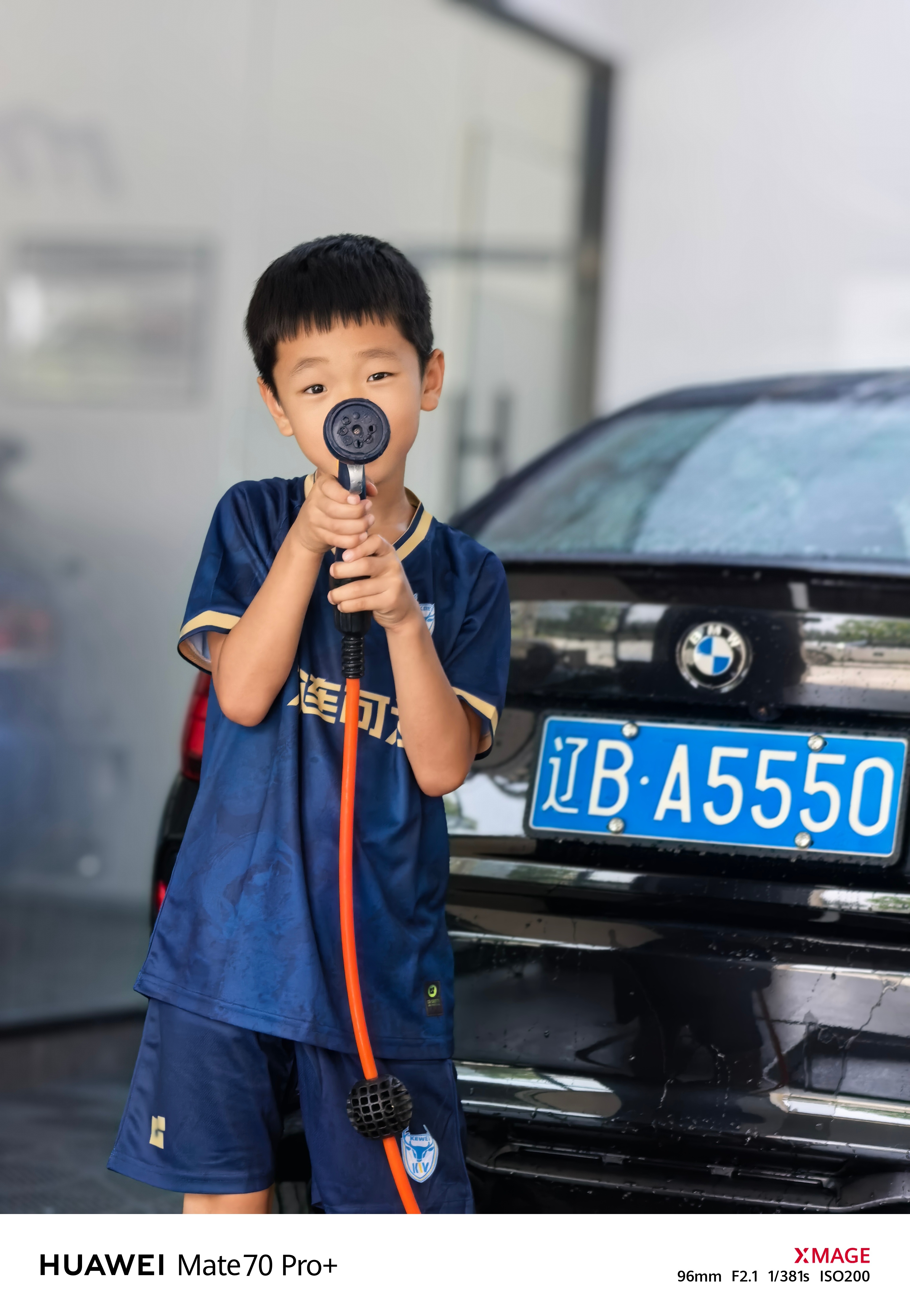 天气太热，就适合跟儿子在公司洗车[允悲][允悲][允悲]  ​​​