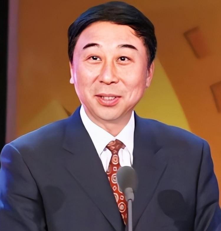 “不接烂广告，不煽情圈粉，尤其是不赚孩子钱。
” 冯巩这三把悬在娱乐圈头上的刀，