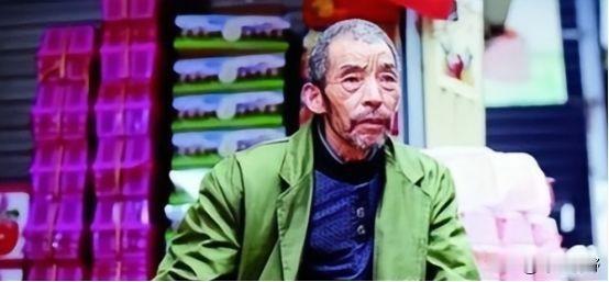 武汉街头的摆摊老汉捡到2个女婴，长大后的女儿们成了博士和军医。谁料，亲生父母却找