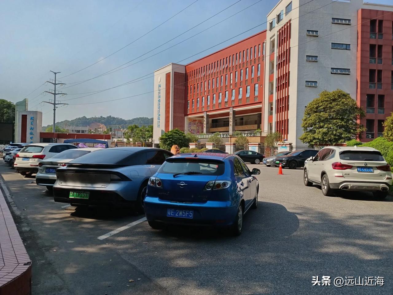 儿子博士毕业半年了，我没多谢导师一句，从心底里没有一点感激。儿子博士导师比较有名