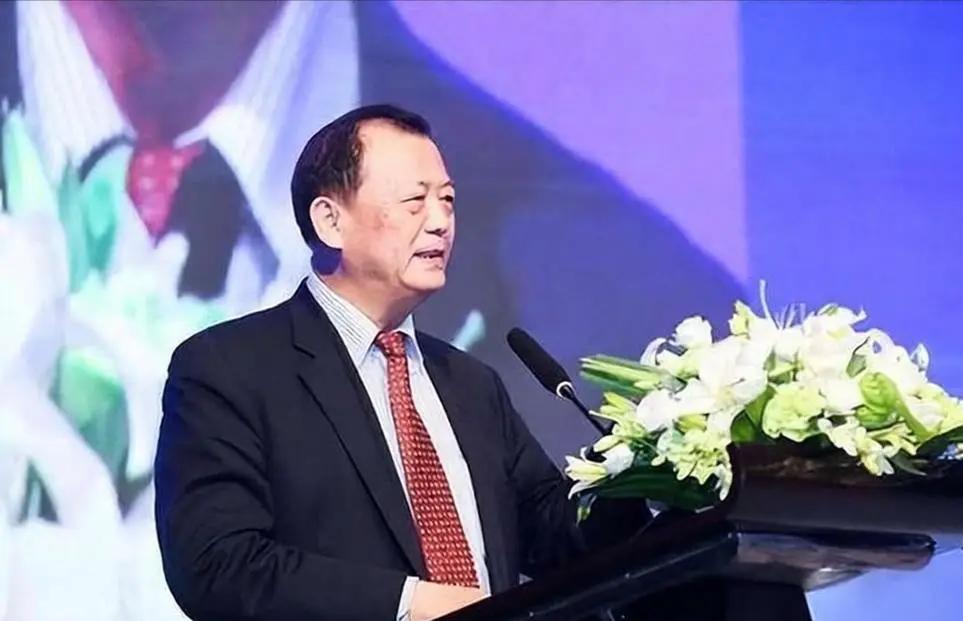 终于有人把“人均存款”这块遮羞布给扯下来了。姚景源教授说：“现在总说一百多万亿存