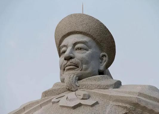 左宗棠这句话
道出了不卑不亢是做人的最高境界
左宗棠是一位中国历史上的杰出人物，