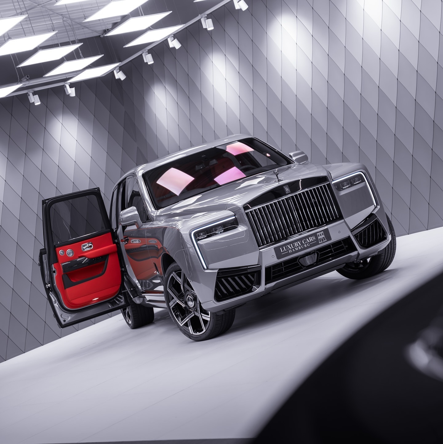 Car时尚[超话]  Rolls-Royce Cullinan.🩶♥️...劳