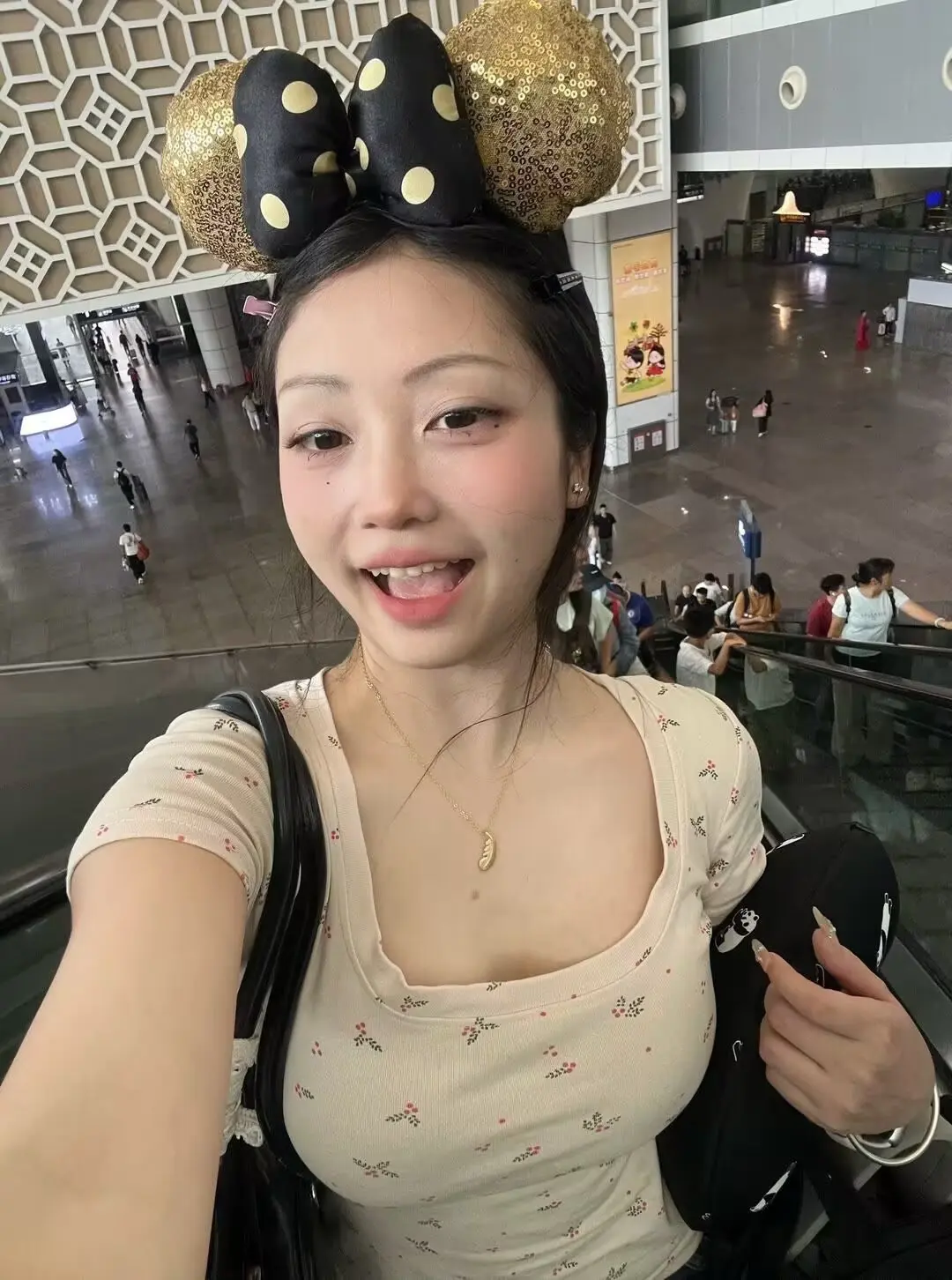 没人能抵挡甜妹的魅力 又一次被甜妹拿捏了 甜美对我来说易如反掌 无法抗...