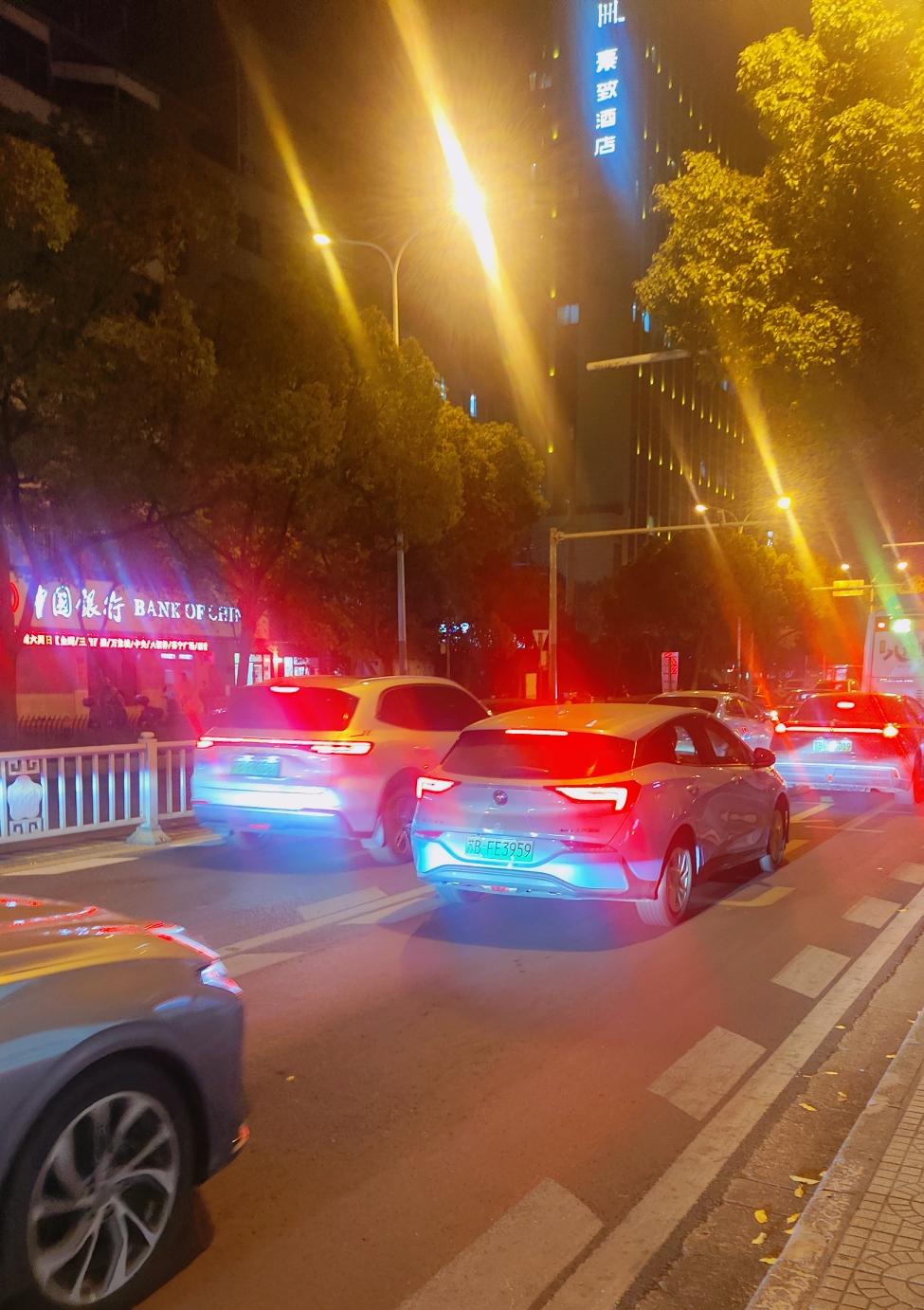 中年以后，我决定像养花一样养自己今年最喜欢的一段话：“照顾好自己，世界才会属于你