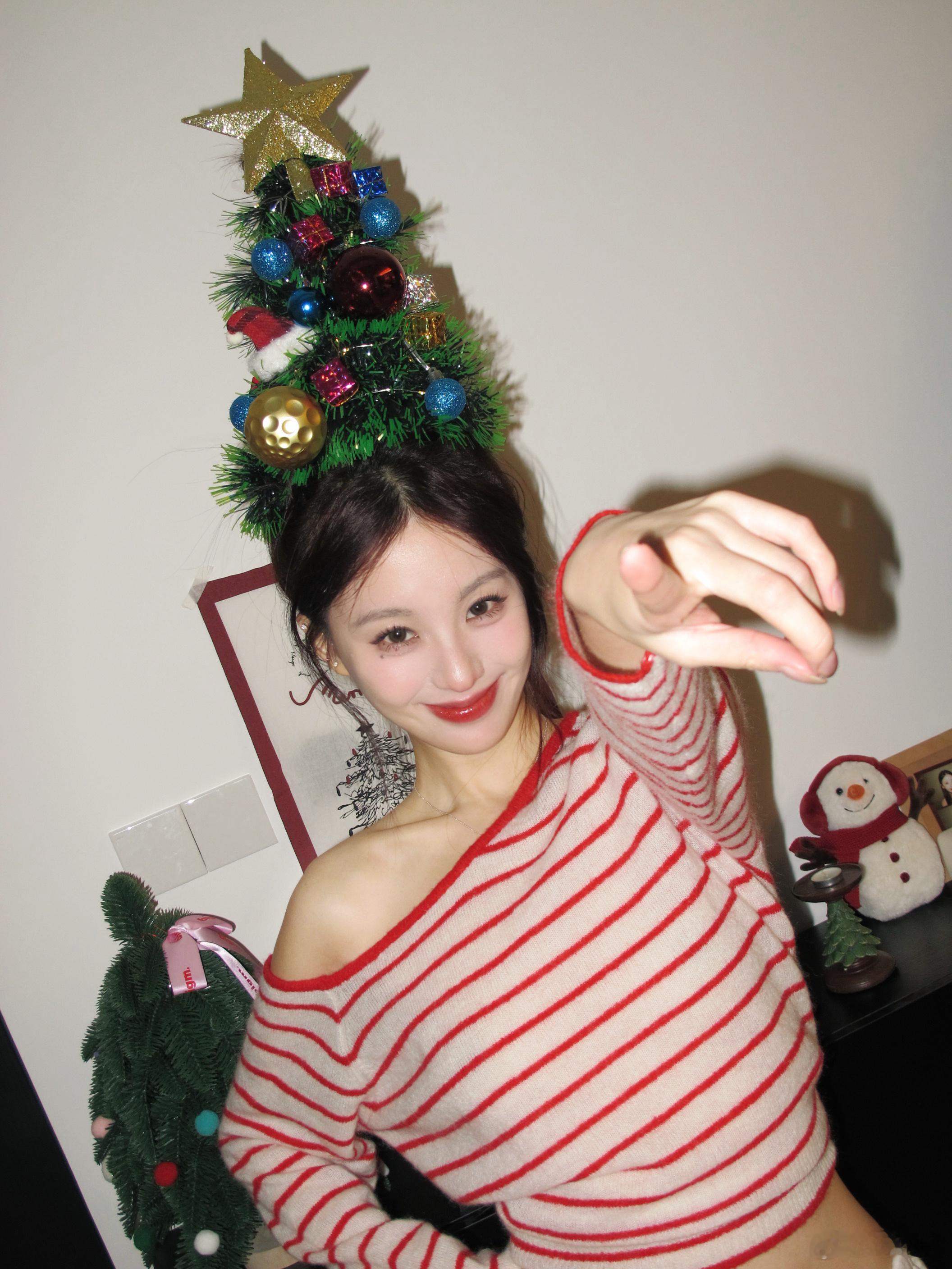 当我把圣诞树放在头上🎄 