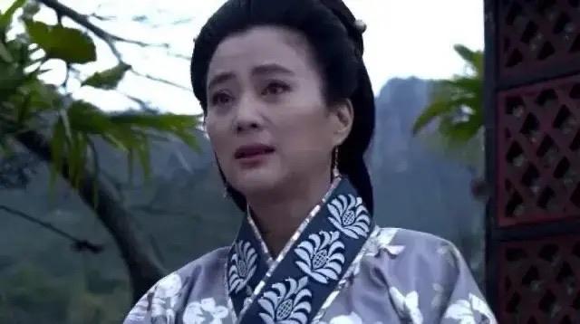 顶级漂亮是圆润。
很多女人，讨厌自己长着一张大圆脸。
圆脸，实际上是东方顶级的气