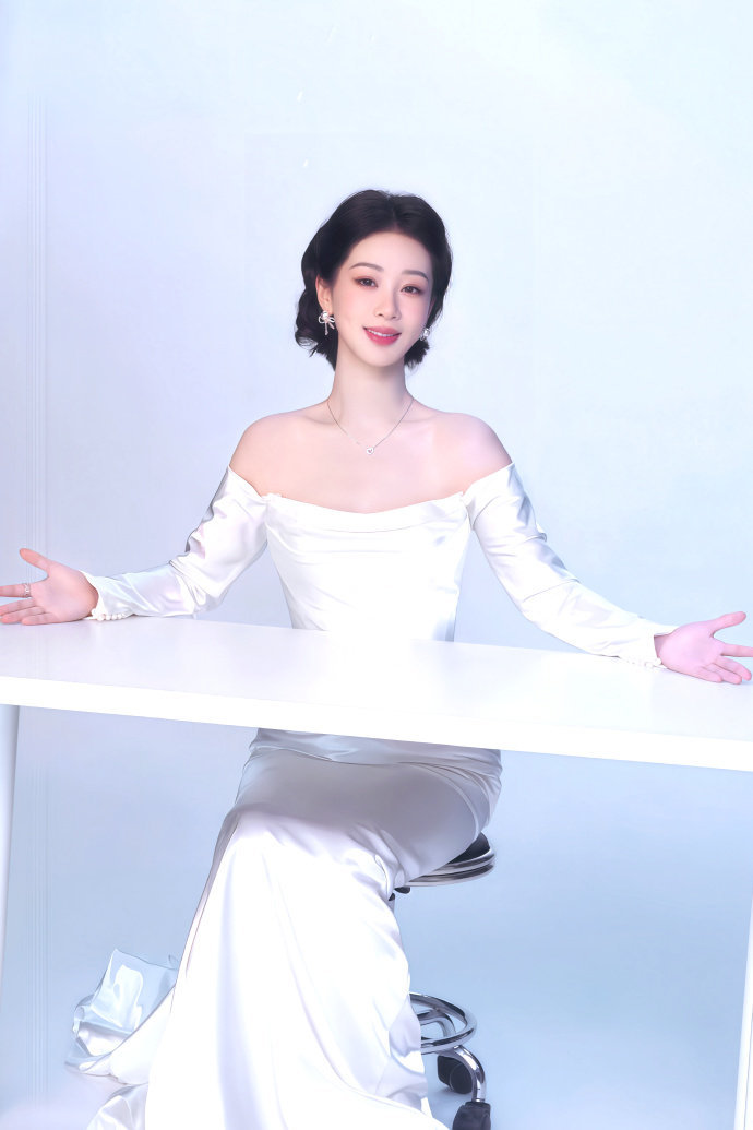 杨紫玉兰花开君再来 💜杨紫董竹君 山野千里，你是我藏在云彩的浪漫。 杨紫🔸杨
