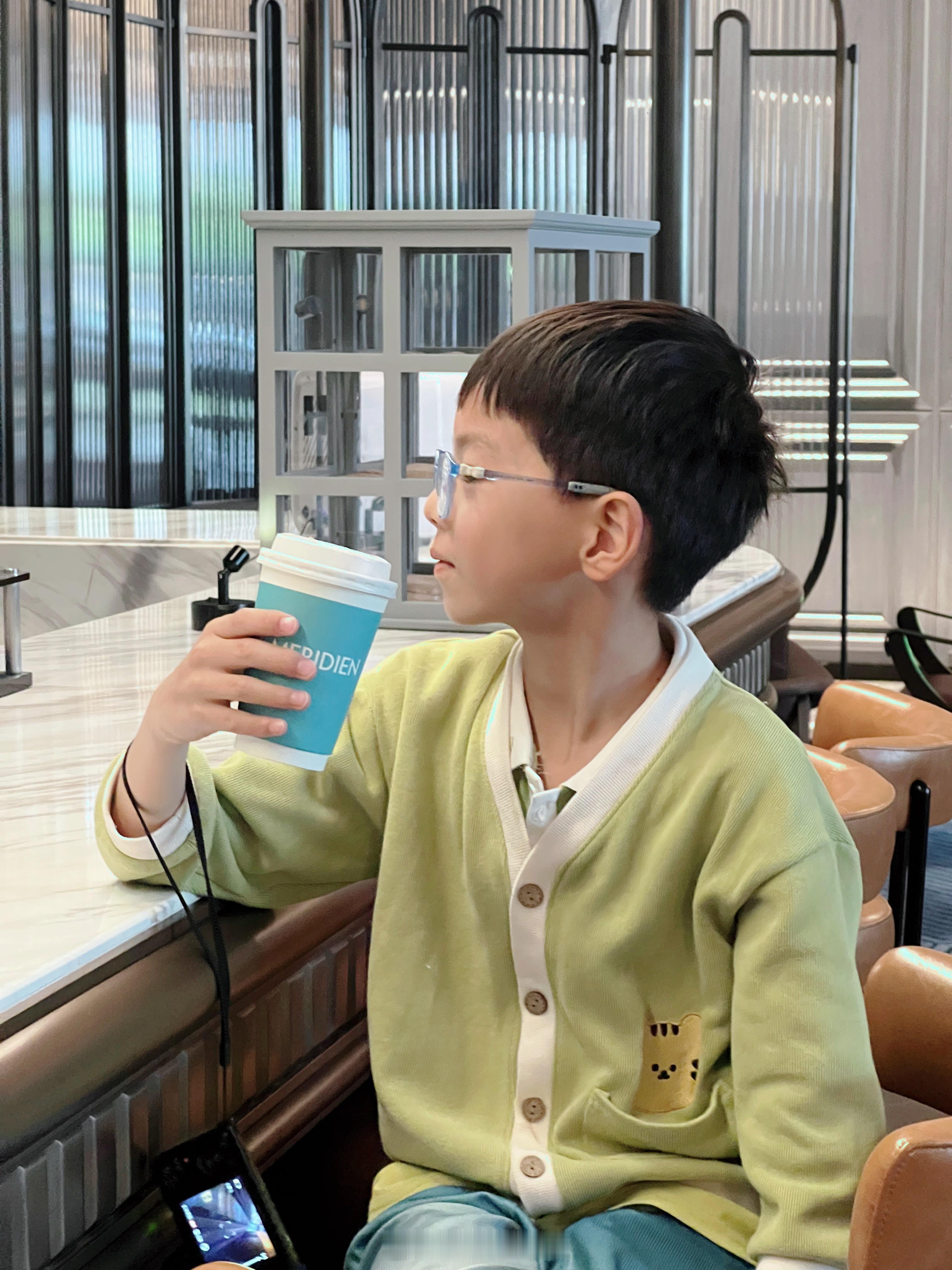 走到哪里都要喝一杯☕️挑战全国最便宜的国际五星下午茶。退房前来南通艾美北纬32度