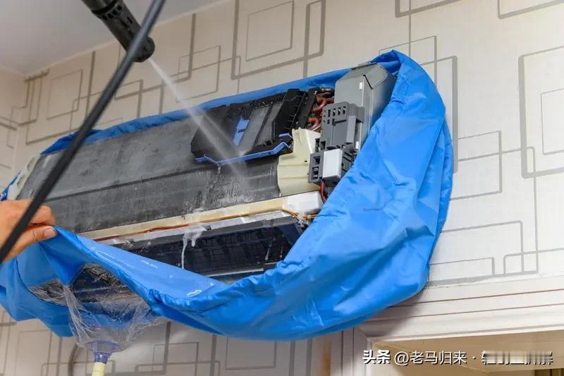 00后上门洗空调，一年赚了40万，评论区直接吵翻了

不是程序员，不是做AI，是