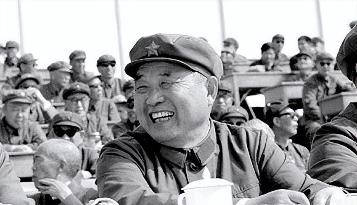 在1968年召开的十二中全会上，周恩来公布分组名单时，毛泽东突然发问：哪一位是李