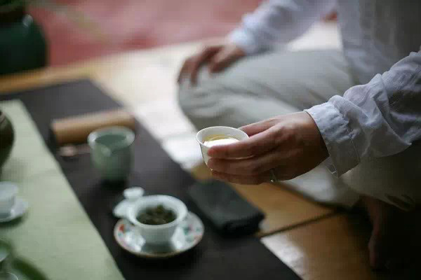 任何人的成熟，皆从亲身的经历中得来，不存在有经历之外的成熟，也不存在人生经历以外