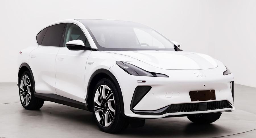 近日，在最新的工信部目录里，我们看到了智己LS7单电机新车型的申报信息，新车在设