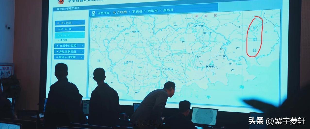 嘉人们都用放大镜🔍看剧，
深渊无间的一个预告片，
都可以从中扒到宝藏，
一个让