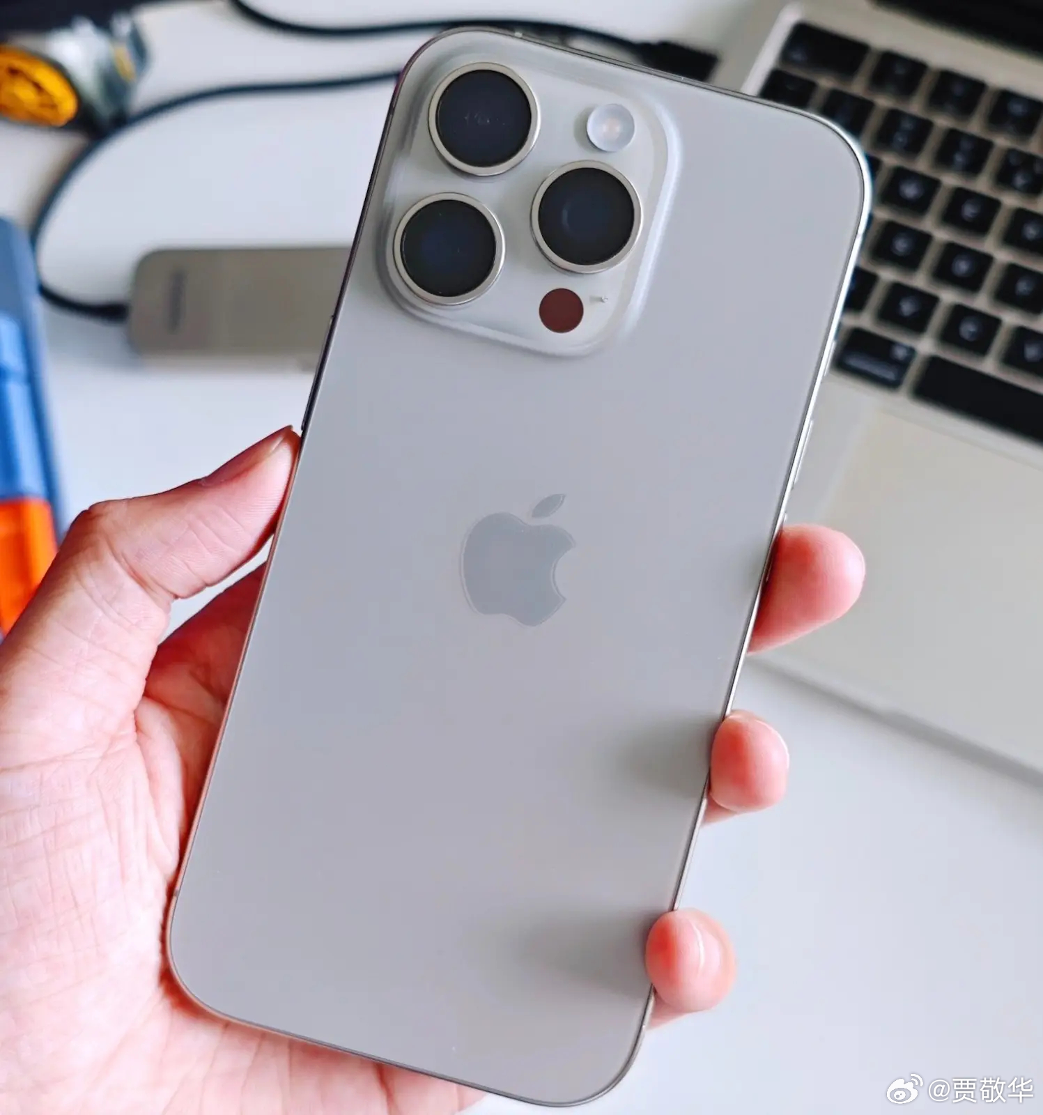 #苹果将改为一年两次发布新品# 前几年苹果每年发一次新品，iPhone也是。早期