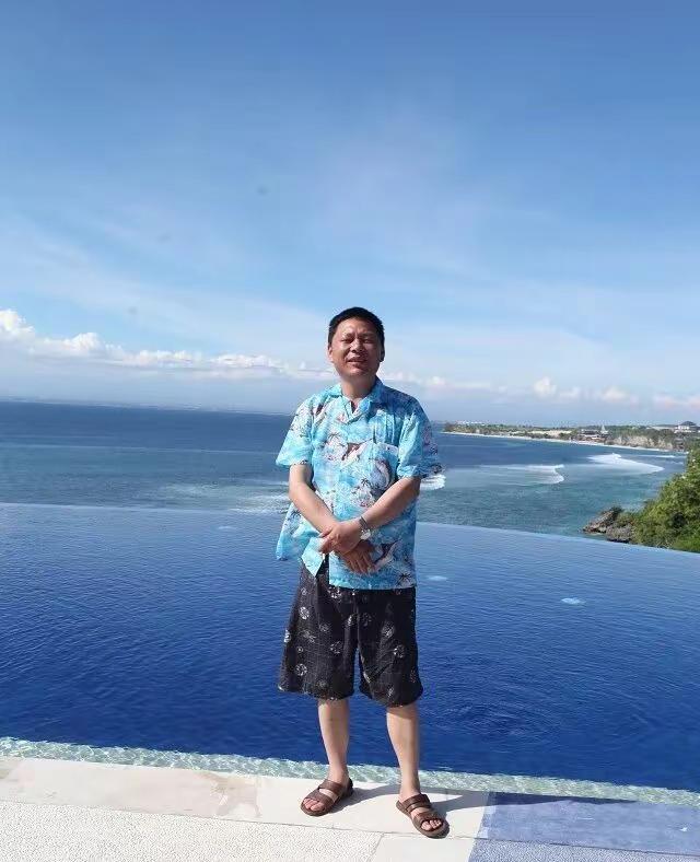 我十几年前和现在相比，我老了很多，人一旦老了，立马就大变样怀念青春怀念你们