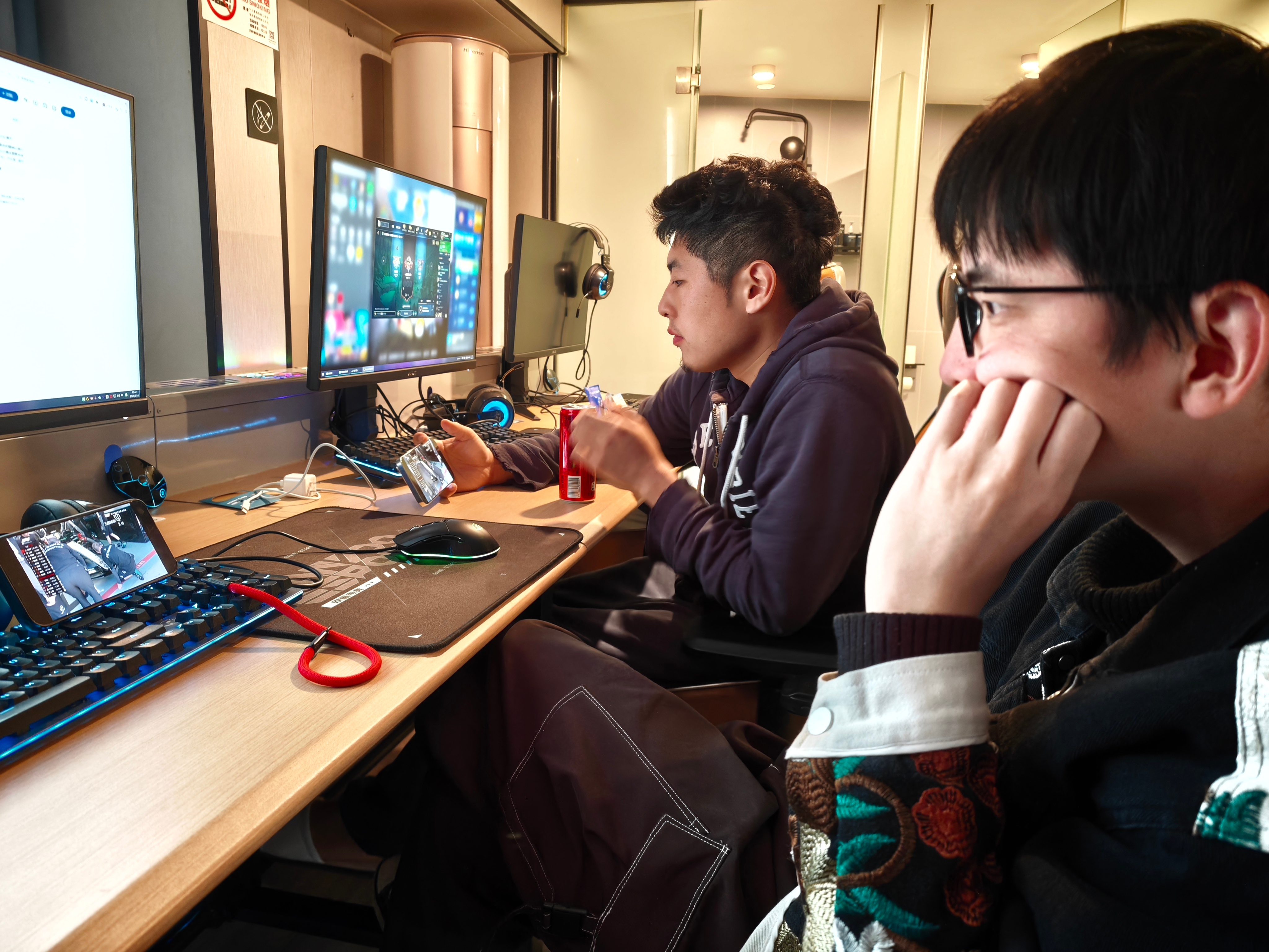 被各种F1打卡刷屏，谁还没在上海看F1似的...我不发只是我低调