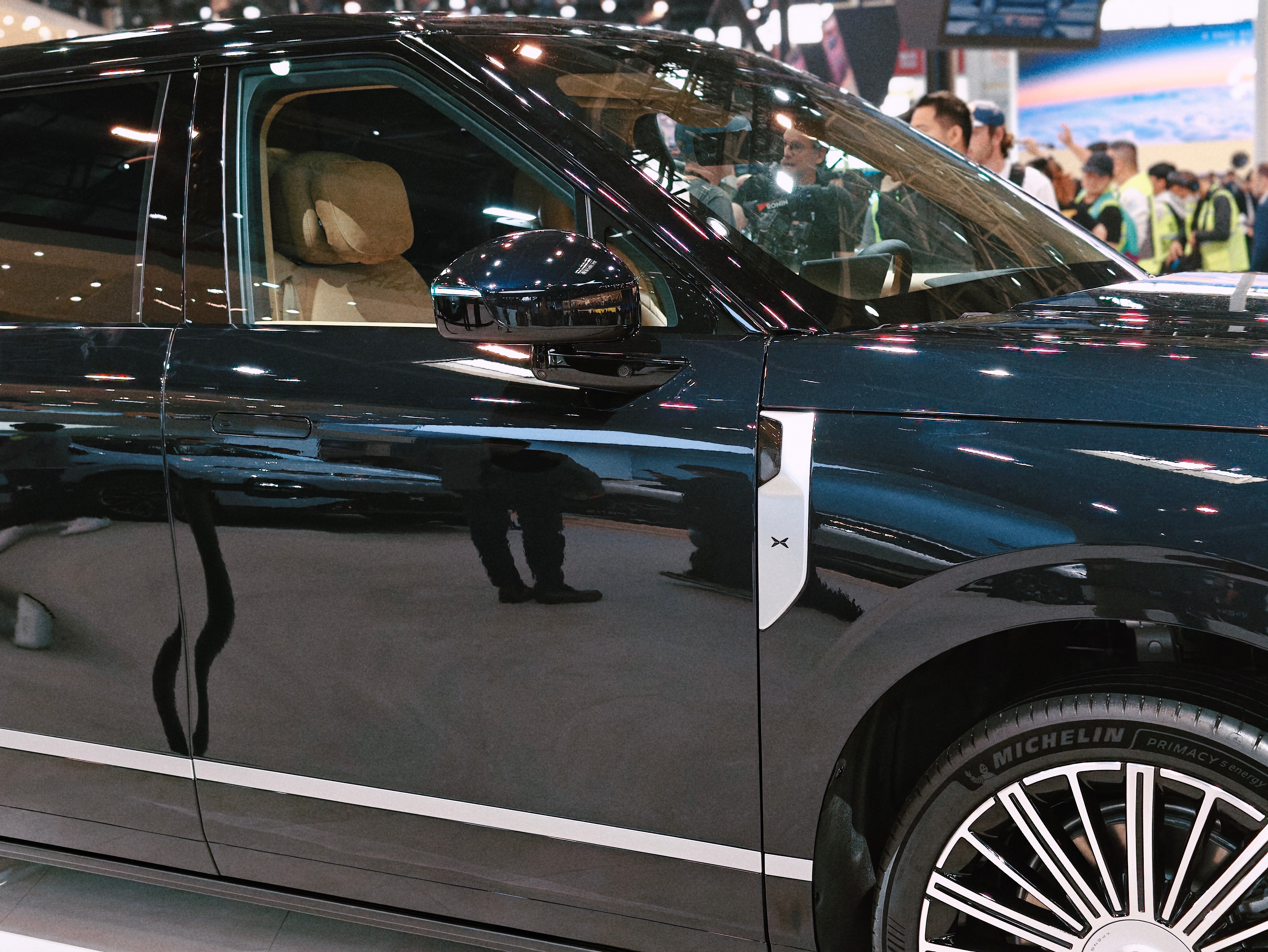 小鹏GX，面向下一代的科技旗舰，小鹏集团12年技术积累的集大成之作。新科技旗舰小