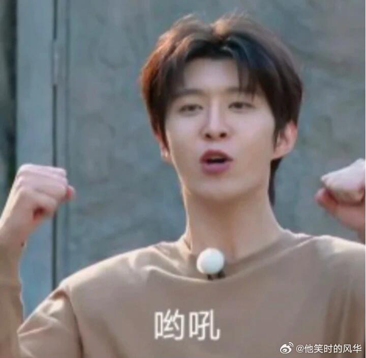 8年前偶练空瓶成理财硬通货早知道当年印着范丞丞的瓶子就不扔了 谁能想到偶练旧空瓶