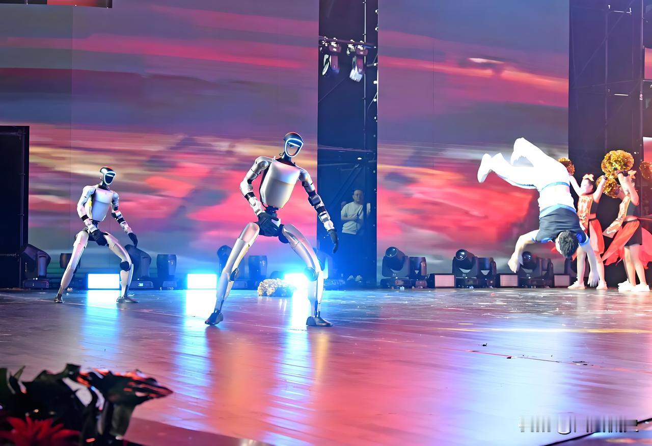 据印尼媒体报道，美国加州大学人工智能专家法萨姆认为：从中国春晚机器人的表现看，这