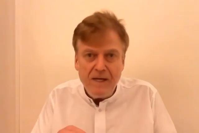 据帕特里克·伯恩透露，一位来自卡玛拉·哈里斯团队的消息人士声称，他们对赢得选举充