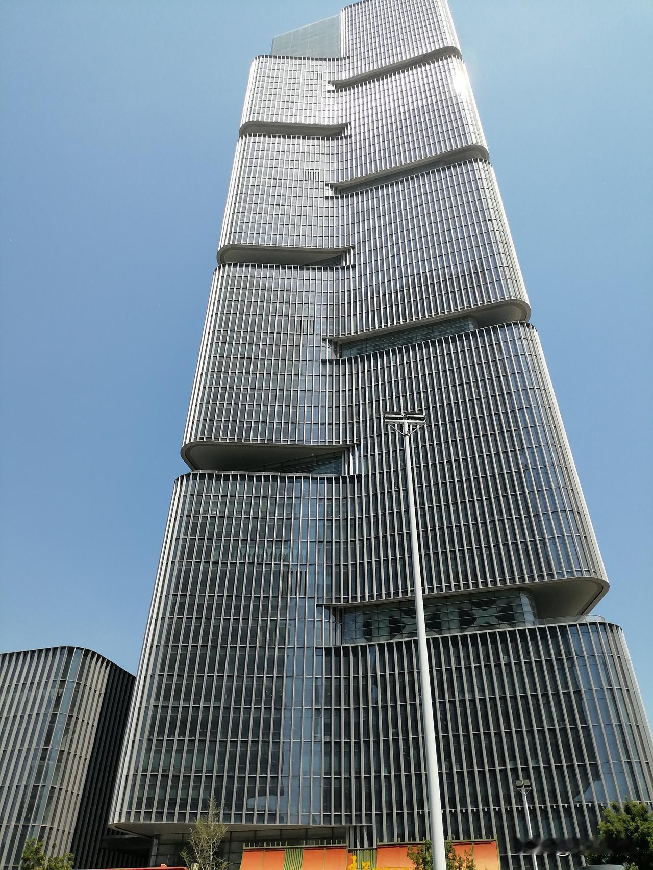 哪些建筑最能代表郑州呢? 哪些建筑最能代表郑州呢?瞧出来了吗？这便是郑州绿地双子
