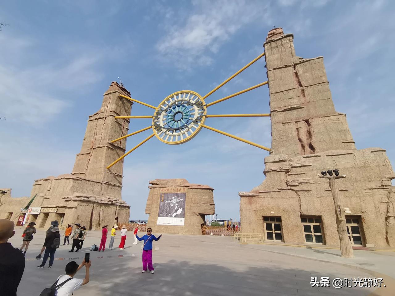 来克拉玛依必到乌尔禾世界魔鬼城。十多年前来过一次，已经没有多少印象了。

那时候