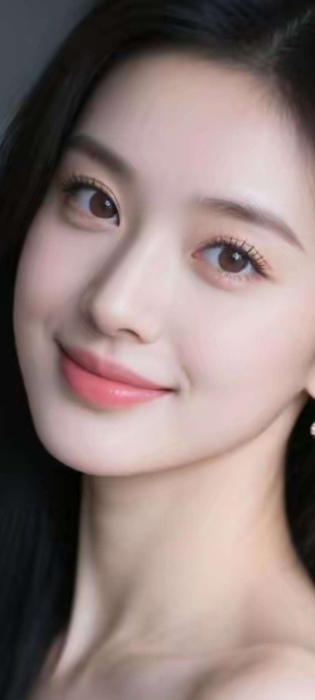 甜美笑容，温柔眼眸，元气满满的一天！😊✨