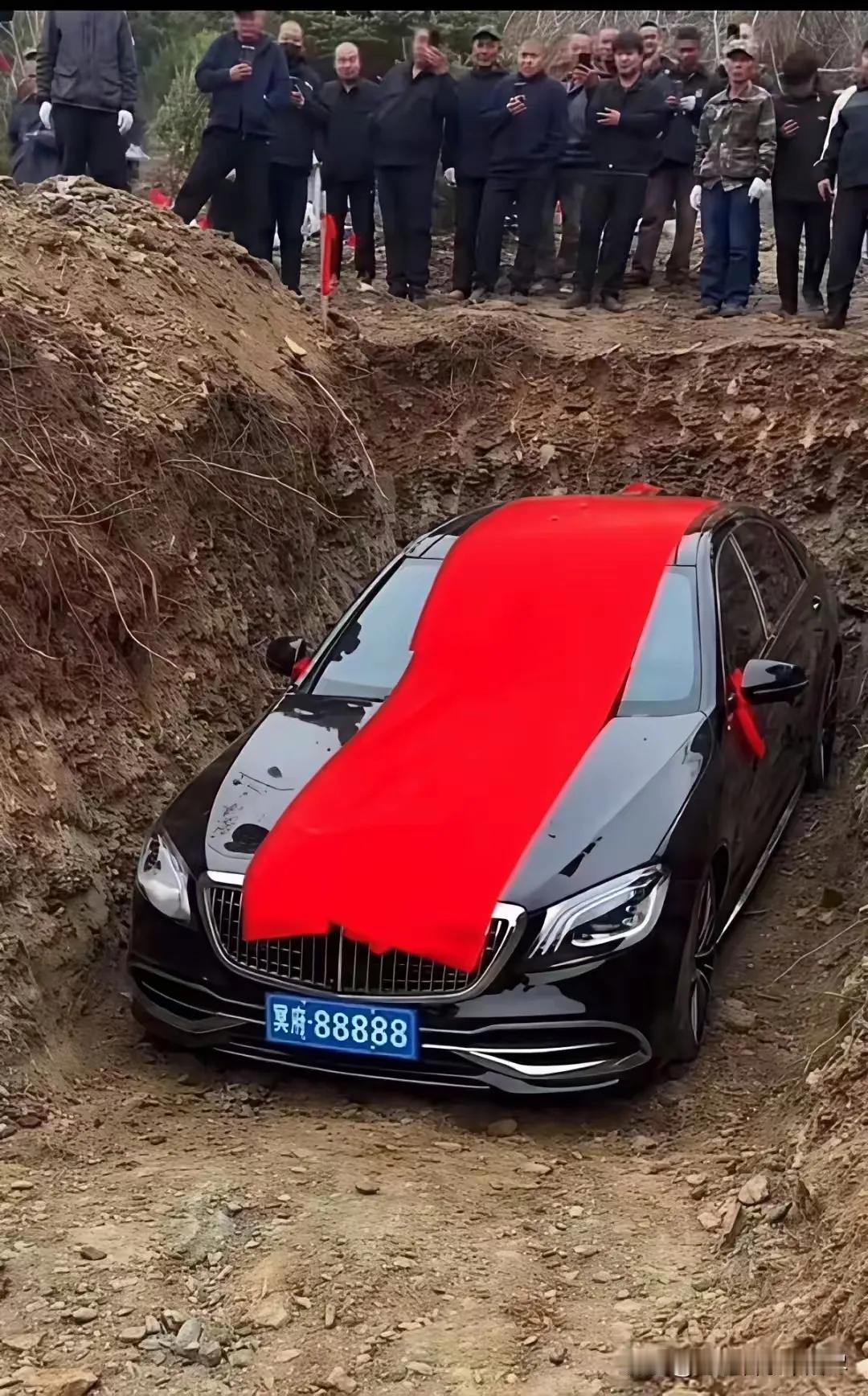 如果有人讲人死不能复活，多流几把泪，多烧几堆纸钱，完全可以理解，但今日有件事让人