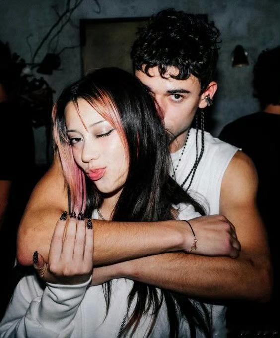 网友扒出的 KATSEYE成员的对象们 