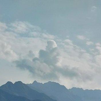阳光信用 每日一善生活难免有风雨侵袭、迷茫时刻，但那些看似不起波澜的日复一日，终