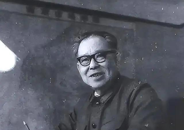 1979年，廖汉生回乡探亲到大女儿家吃饭，大女儿当众跟公公介绍：这是我爸爸，父亲