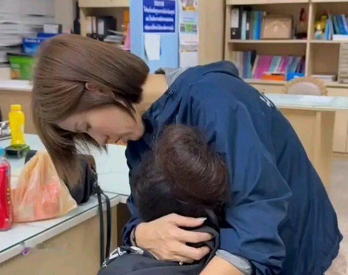 泰国这起男子强奸15岁少女致其患病还可能怀孕的事太让人愤怒了。21岁的嫌犯和女孩