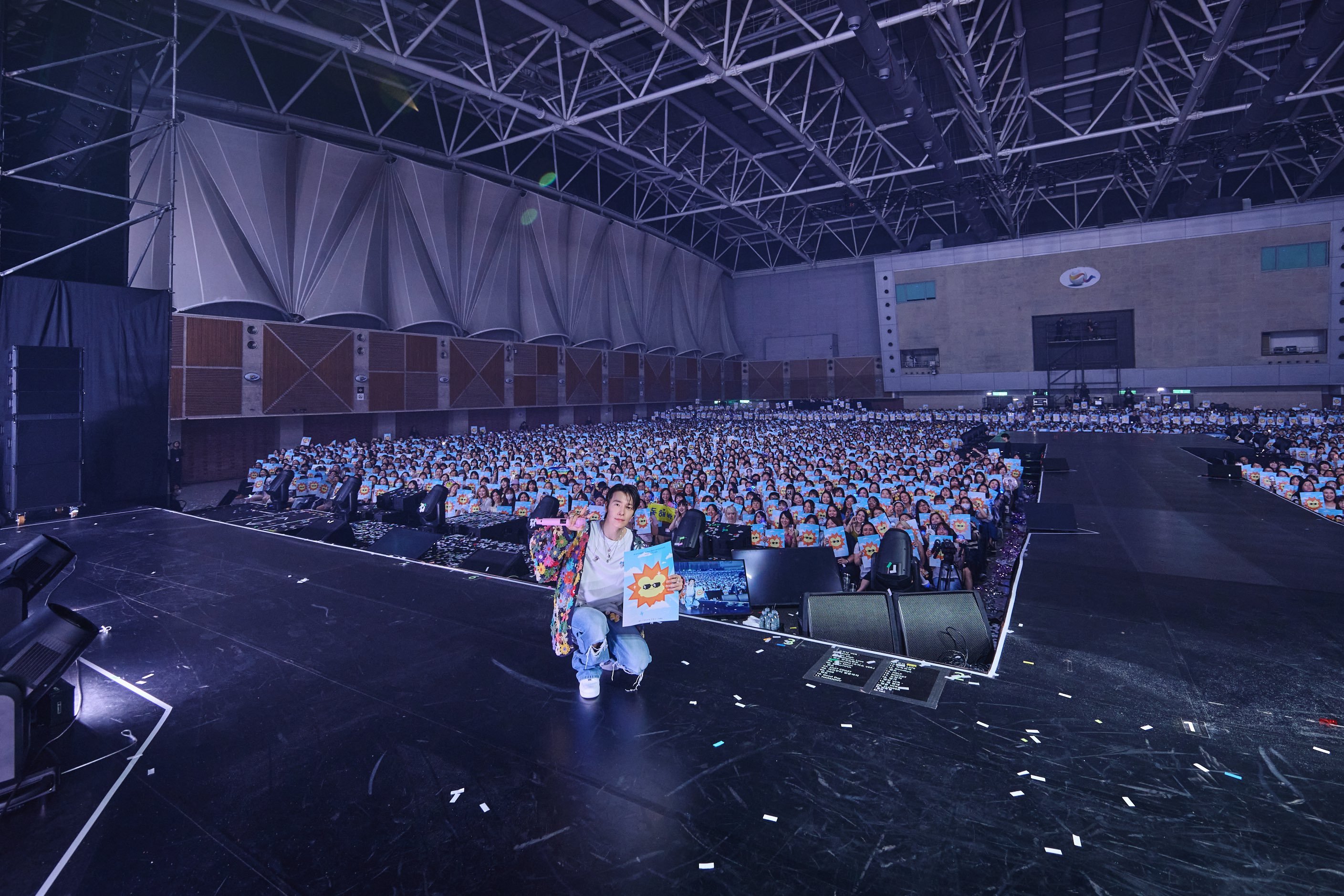 “CB百蓝_。260530 D&E official更新李东海 相关：[📸]2