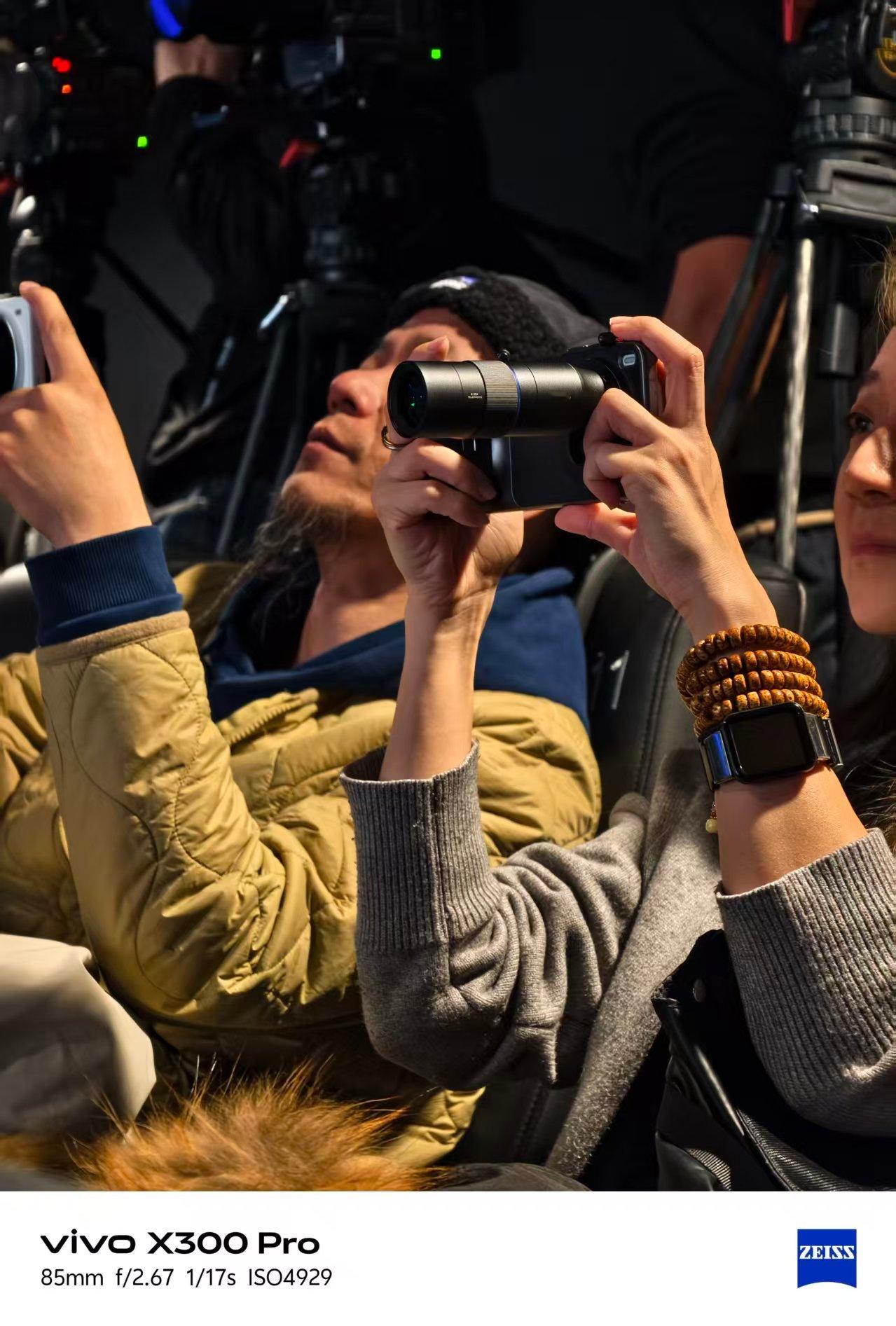 vivoX300系列 短片《春晖》原来有在点映了，羡慕   我只能等后天上线了 