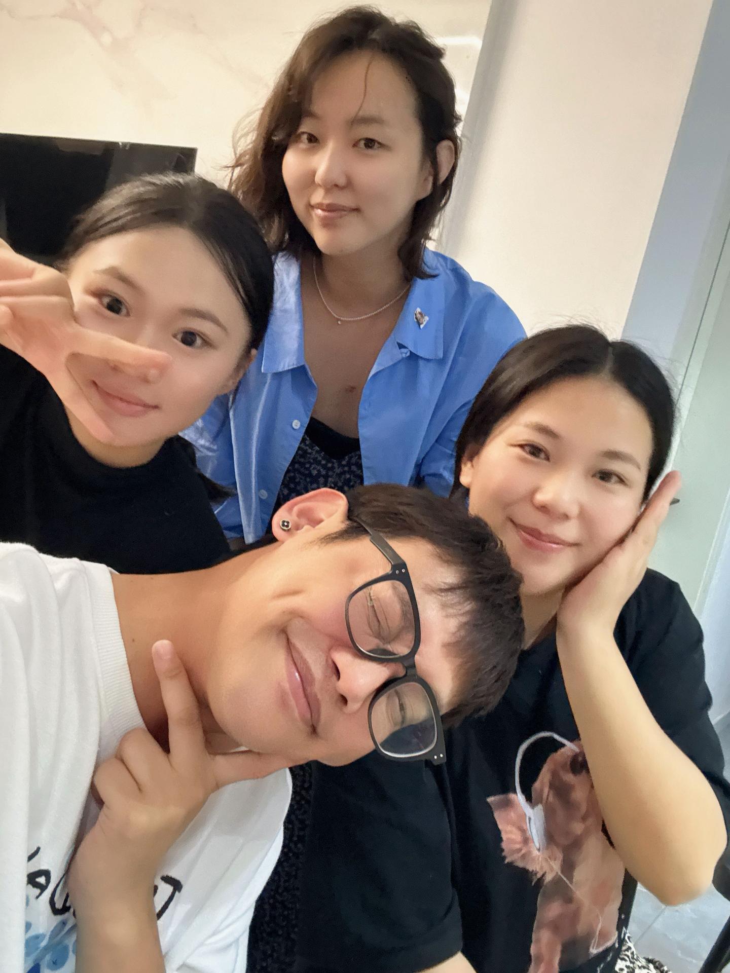 那就希望，我们永远是我们。就这样快乐的。
