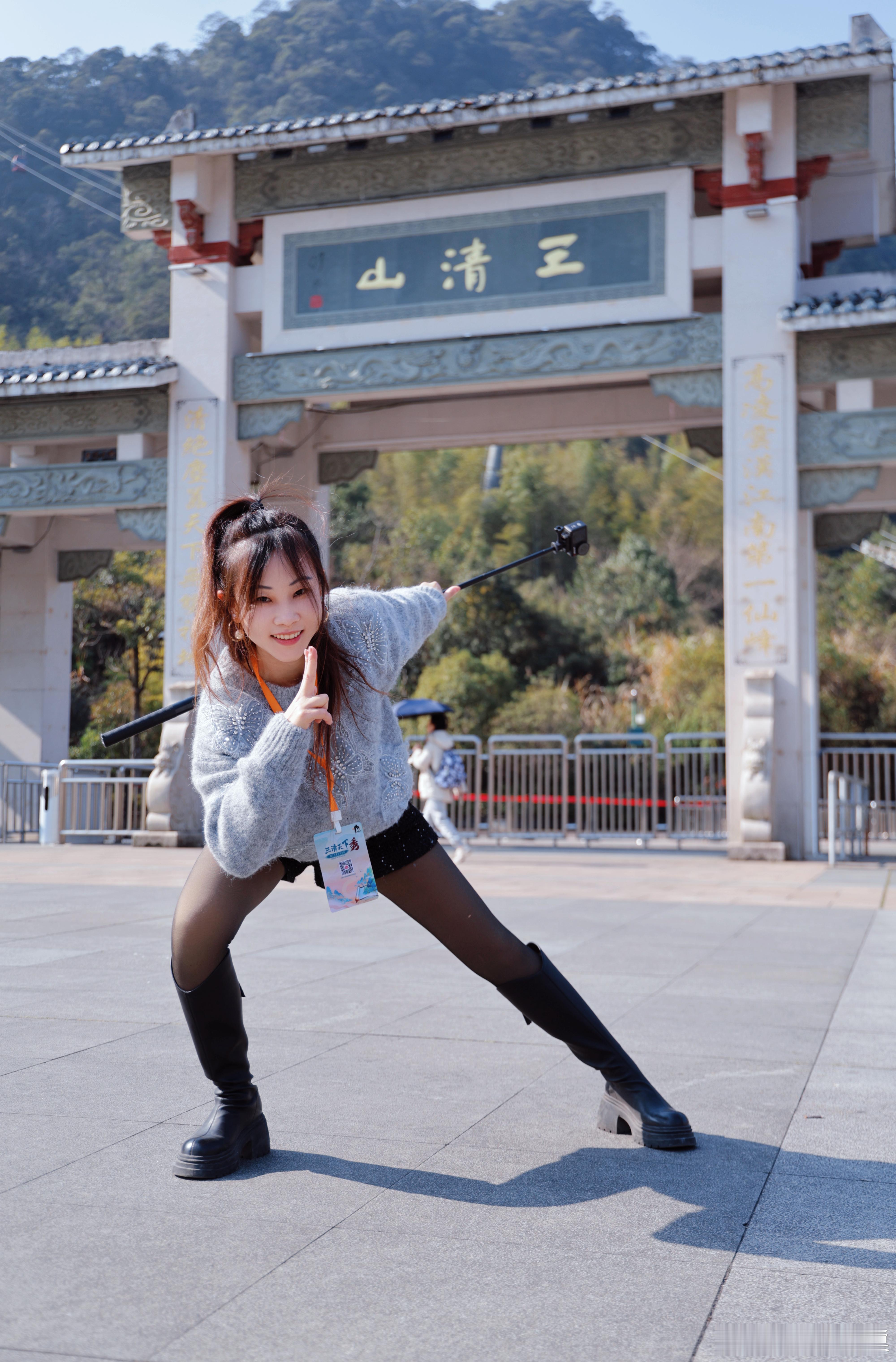 顶流就是顶流，过了多久依然是～ 鹿晗酒店被围堵 北京老乡…… 