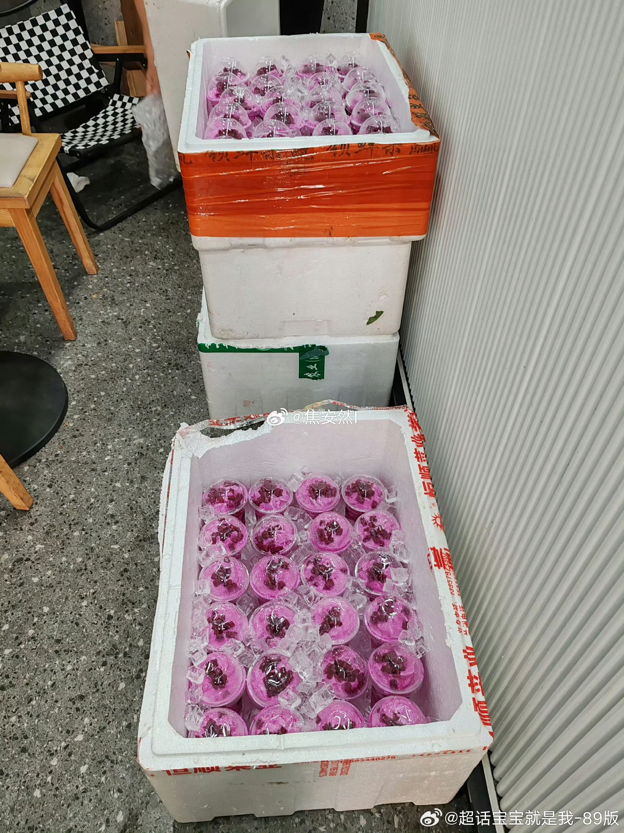 丁禹兮请司宫令剧组喝茉酸奶，我也好想当明星他的同事哦～