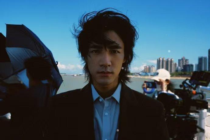 电影捕风追影全阵容  成龙张子枫领衔主演捕风追影  悬疑烧脑，动作升级！《捕风追