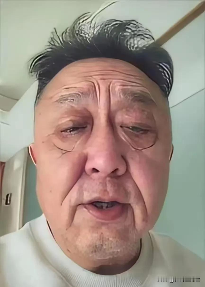 谦哥是1969年出生的，今年不过才56岁，可是为啥这么显老呢？

据说，谦哥爱喝