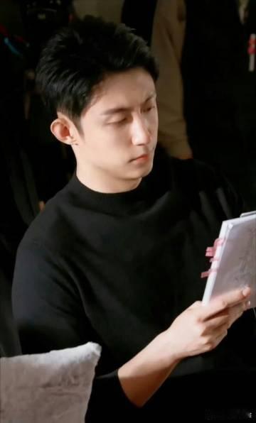 赢风编剧说相信黄景瑜 好演员从不畏惧挑战，黄景瑜的演技让观众为之惊叹，他的每一次