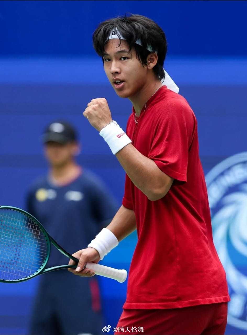暖武里CH75四分之一决赛三号种子周意🇨🇳以6-4/6-7（4）/4-6负于