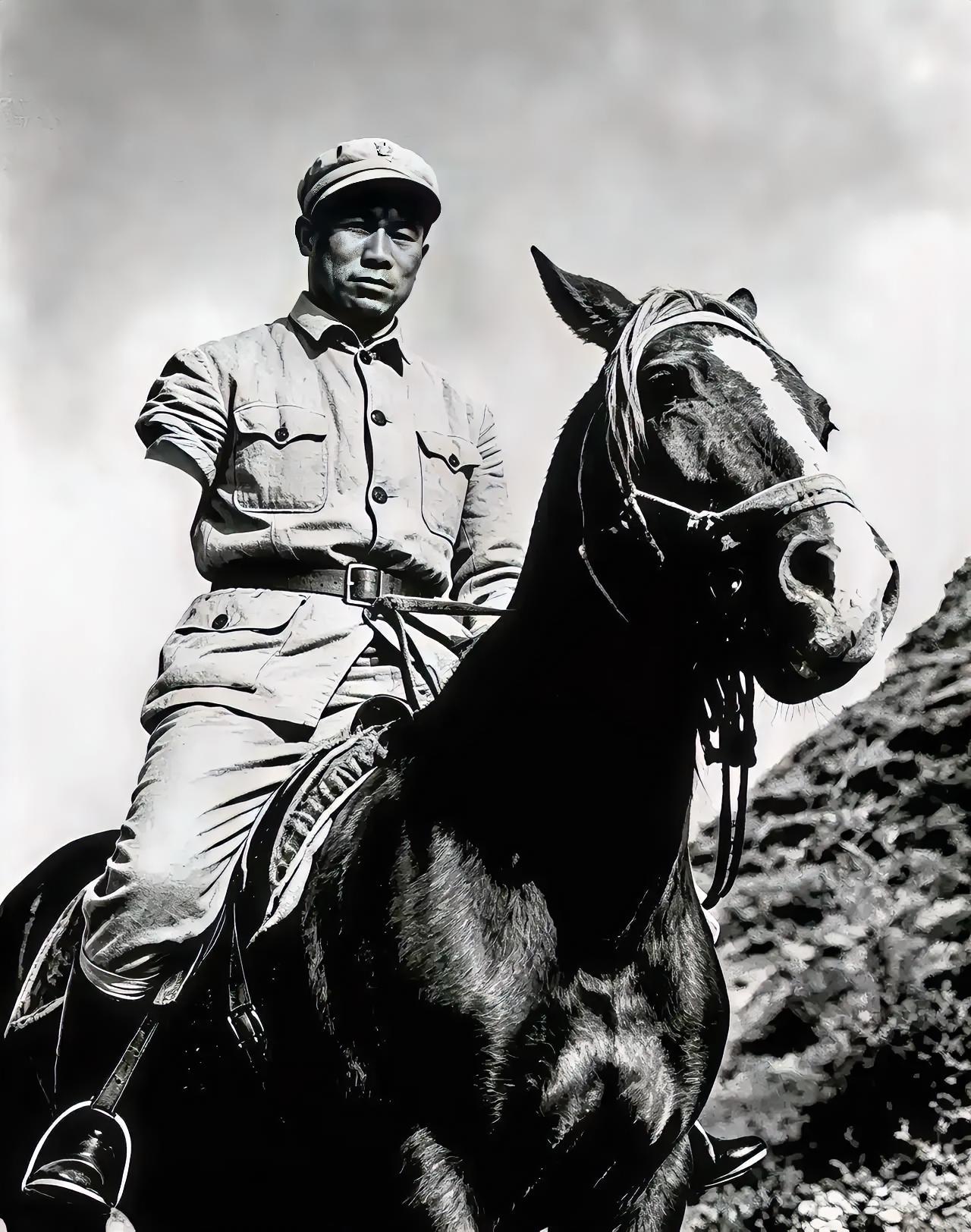 贺龙将军曾举着骨头碎渣说，“大家看一看，这就是共产党人、红军将士的骨头！”
  