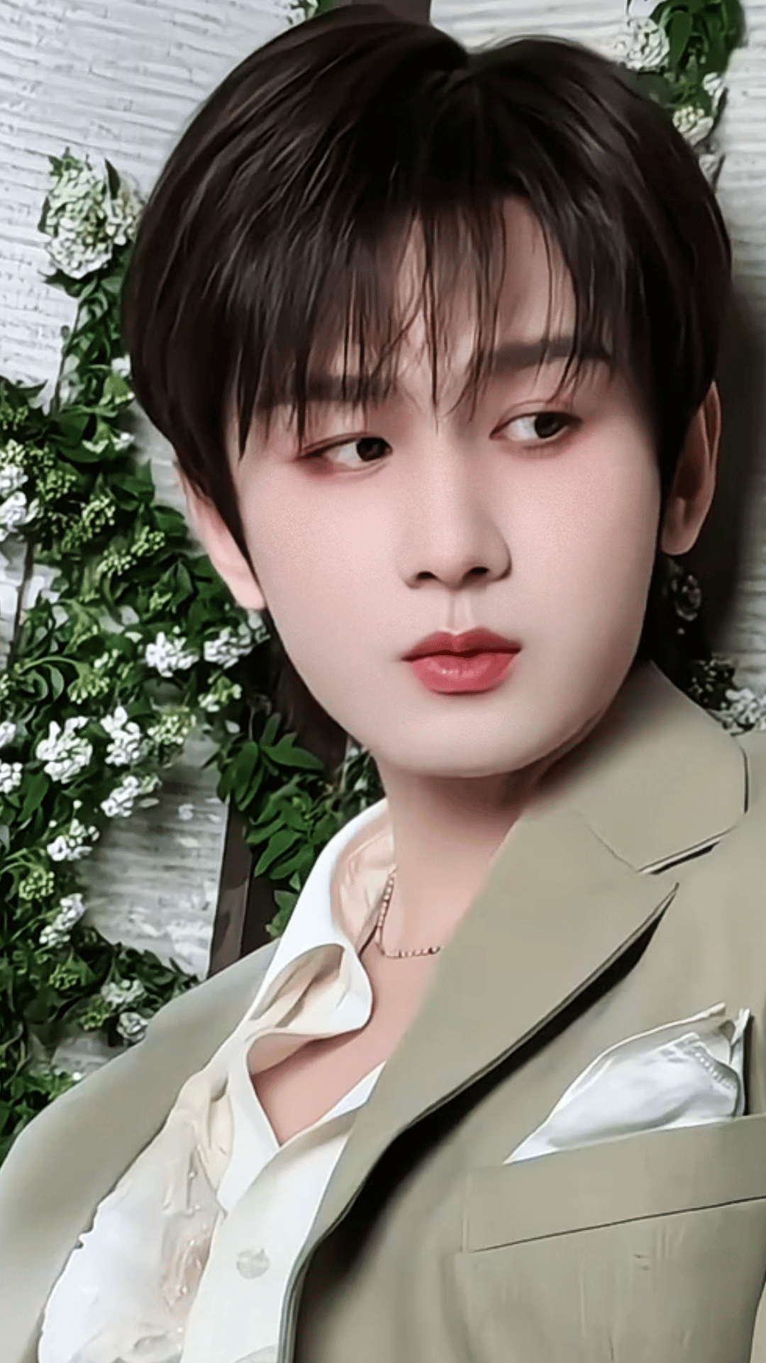 成毅春日少年妆纯欲天堂  一双钩子迷人眼超A硬控 这谁能顶得住呀